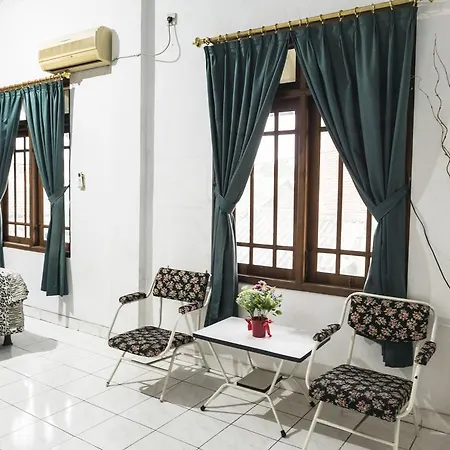 Glory Homestay Yogyakarta Extérieur photo